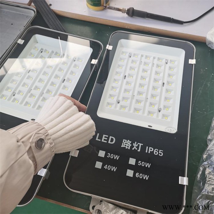 河南维修太阳能灯 路灯灯头厂家 新农村改造太阳能路灯图4