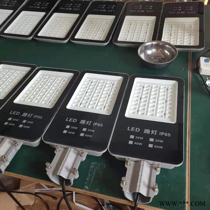 单臂路灯 12V太阳能路灯 40瓦太阳能路灯图2