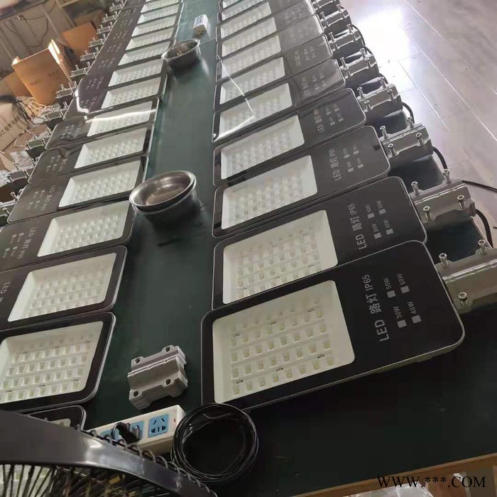 单臂路灯 12V太阳能路灯 40瓦太阳能路灯图3