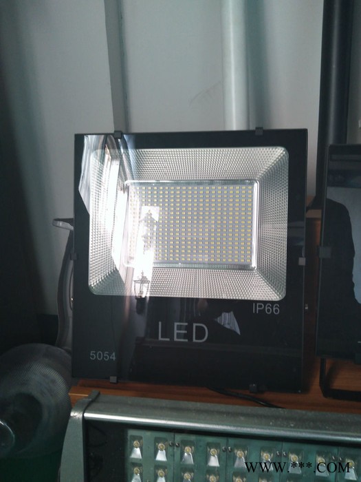 黑金刚太阳能投光灯6v-20W图2