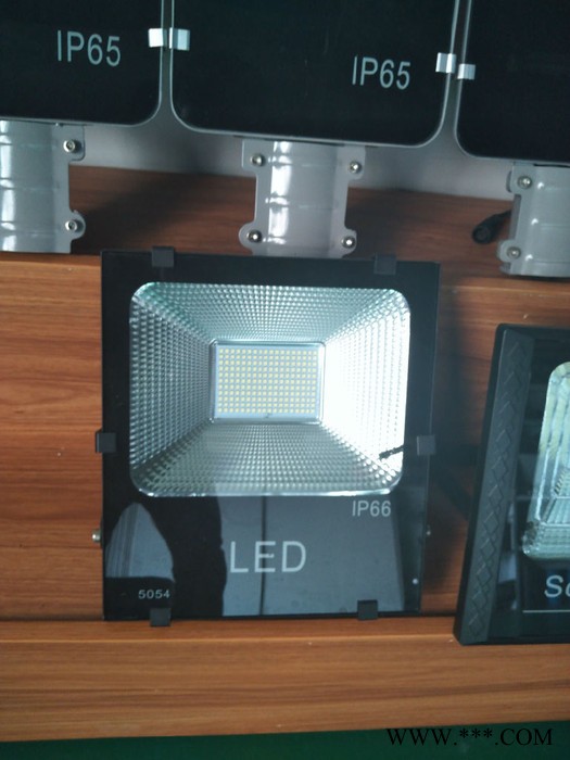星语德JW-8860(50W) 黑金刚太阳能投光灯图2