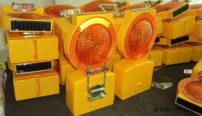 实力商家 太阳能路障灯 LED路障灯 闪光警示灯 施工频闪灯 品质保证 障碍灯图3