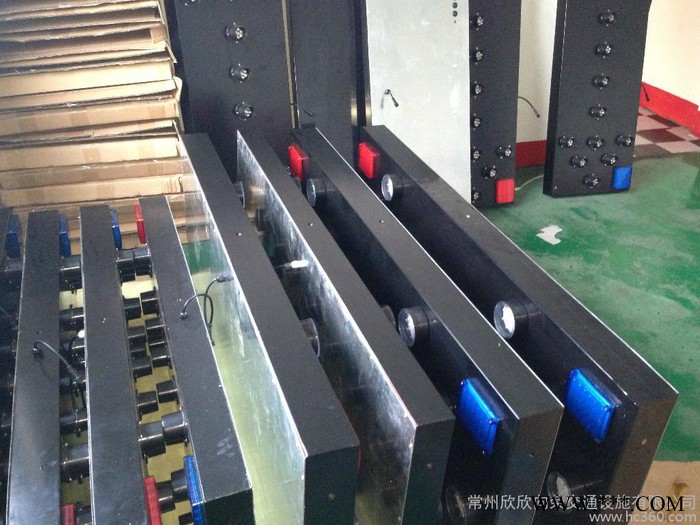 太阳能施工导向灯，太阳能施工牌灯，太阳能牌灯，太阳能施工方向灯，太阳能转向灯图3