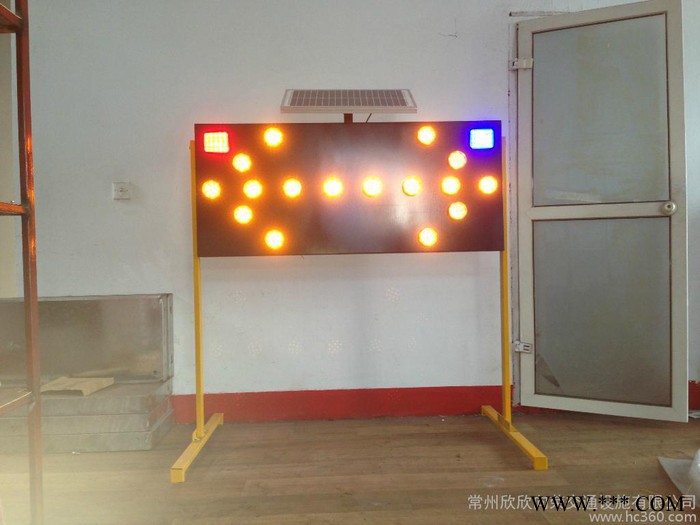 太阳能施工导向灯，太阳能施工牌灯，太阳能牌灯，太阳能爆闪灯，太阳能施工方向灯，太阳能转向灯图2