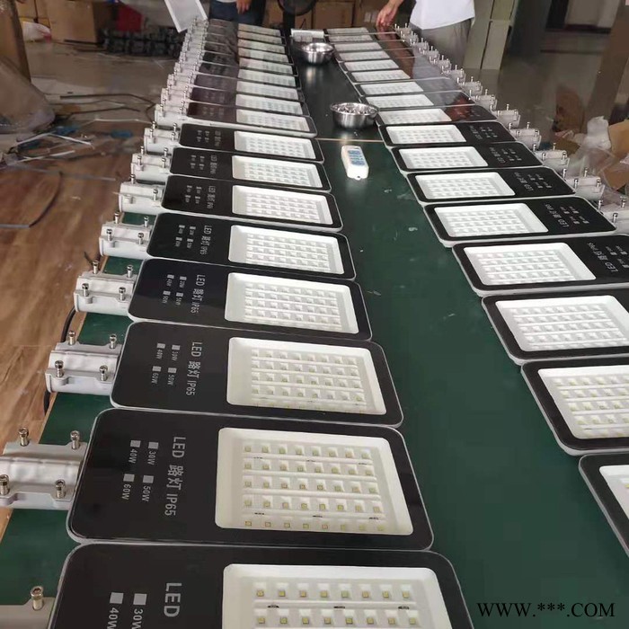 英光-太阳能路灯户外新农村一体化50w300w家用庭院灯太阳能路灯头图4