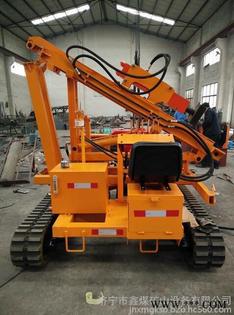 LZB-230-30型履带式光伏打拔桩机特点 履带式光伏打拔桩机**中图4