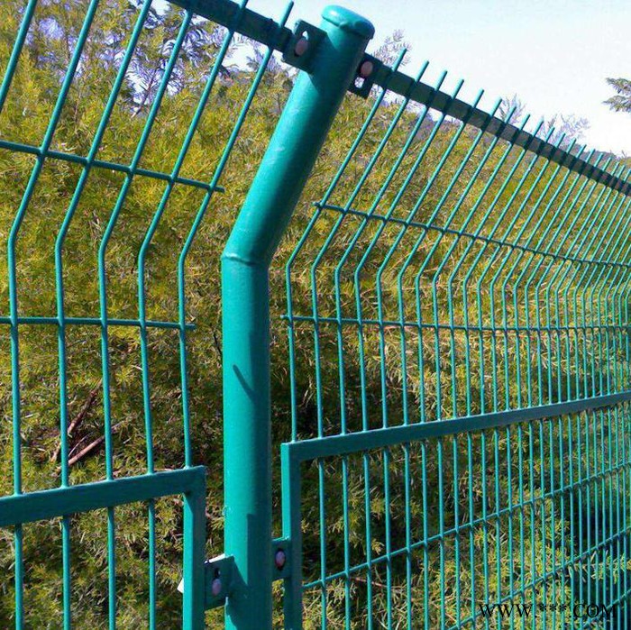 护栏网厂家定制高速公路护栏网 批发光伏电站双边丝护栏网找河北欧烨图2