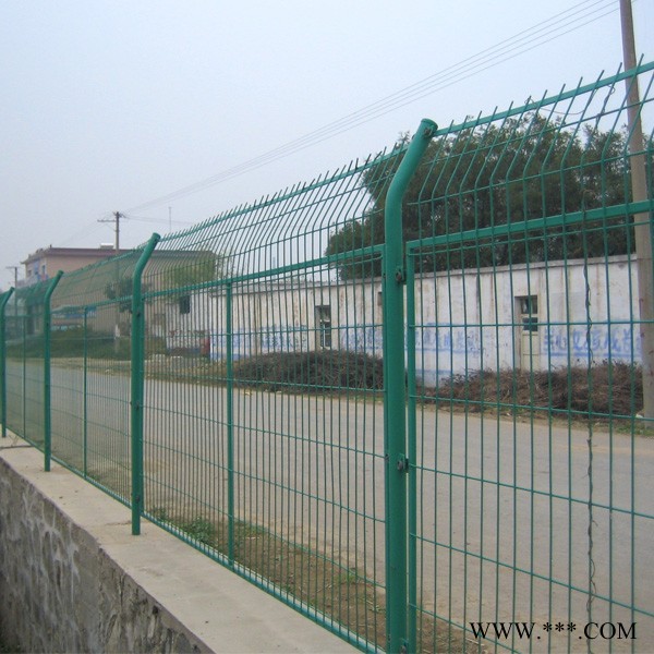 护栏网 隔离栅  围栏  公路护栏  铁路护栏  护栏网厂家 光伏电站围网  围栏网图4