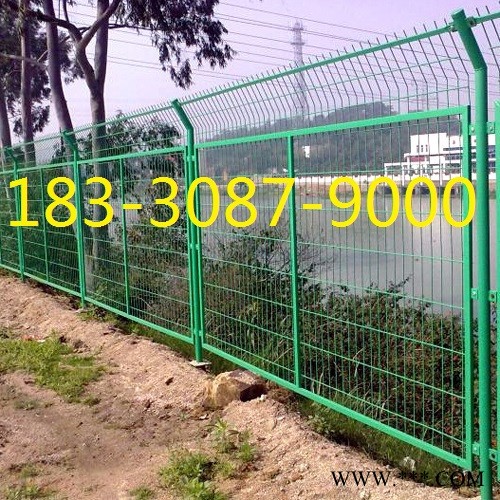 供应河北启华护栏网    围栏网厂家    圈山护栏网    电站隔离栅  光伏围网   公路护栏网图8