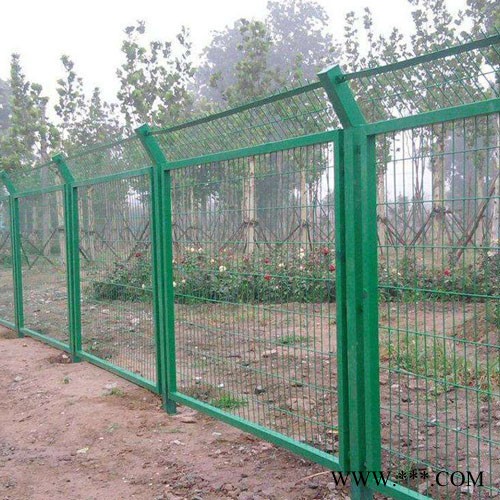 四川攀枝花 围栏铁丝网价格 光伏发电站防护网 道路隔离框架护栏图5