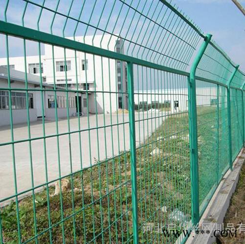 厂家 供应 枣庄 发电厂围栏网 光伏电站护栏网 高速公路护栏网 隔离栅 护栏网 铁丝网 圈山护栏网 圈地围栏网 定制图4